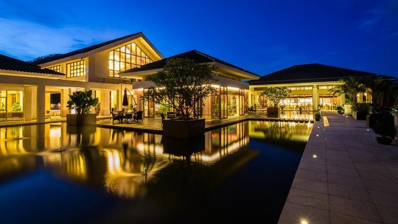 在邮轮旅游过程中，合理规划行程可以避免额外开支。以下是一些建议：